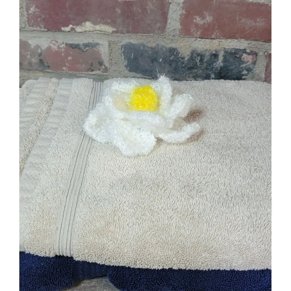 White and Yellow Flower Scrubby